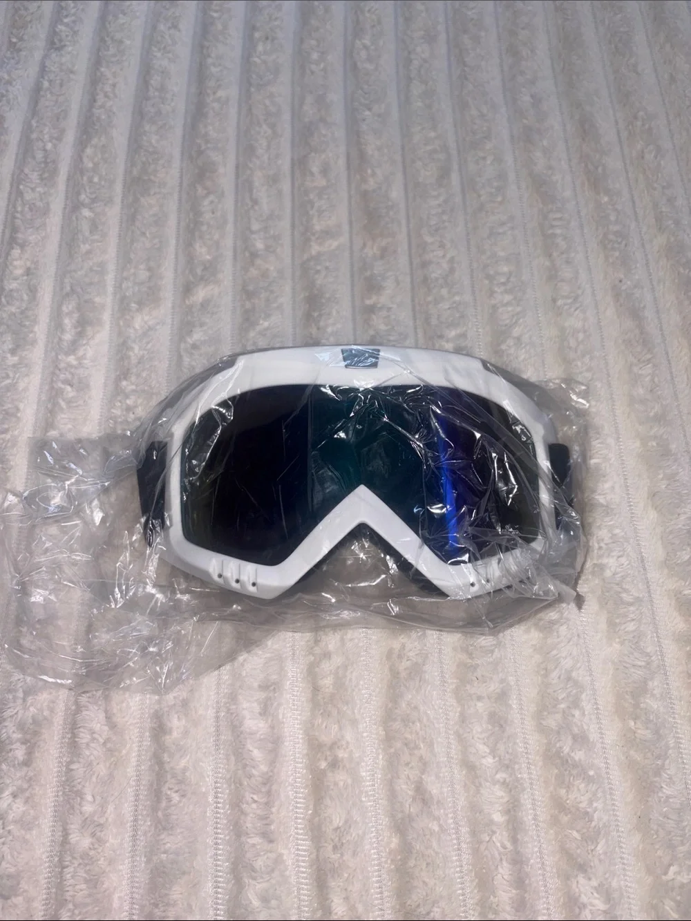 White VR/AR Protective Goggles with Mirrored Lens